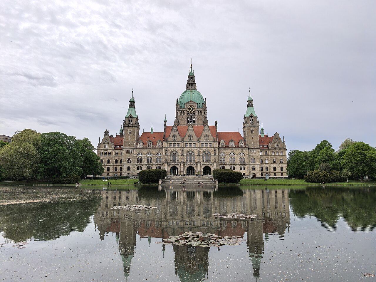 Neues Rathaus in Hannover am Maschteich, Aufnahme vom 3. Mai 2026
