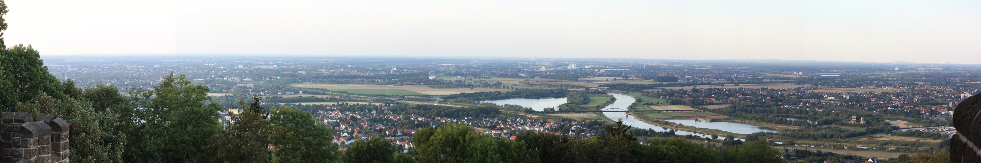 Panoramablick vom Kaiser-Wilhelm-Denkmal über die Weser und die Region